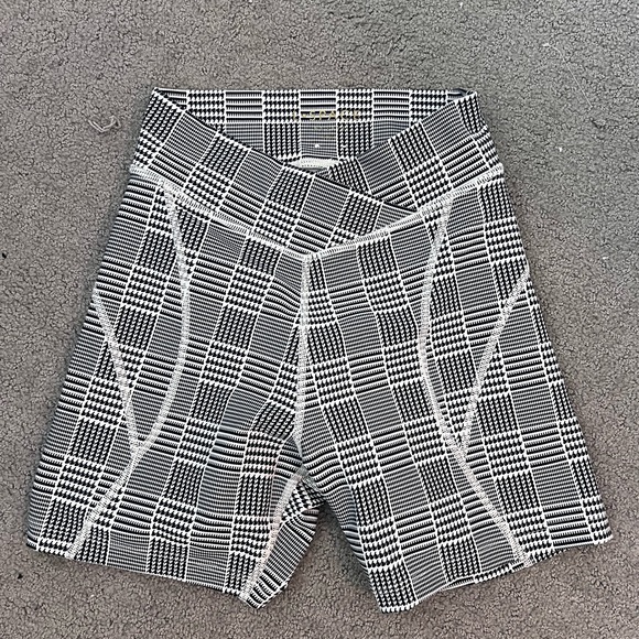 NWOT LSpace Printed Carter Bike Short - M - Picture 5 of 5